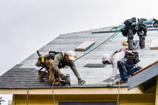 Professional Gutter Installation technician working in Aberdeen, ID